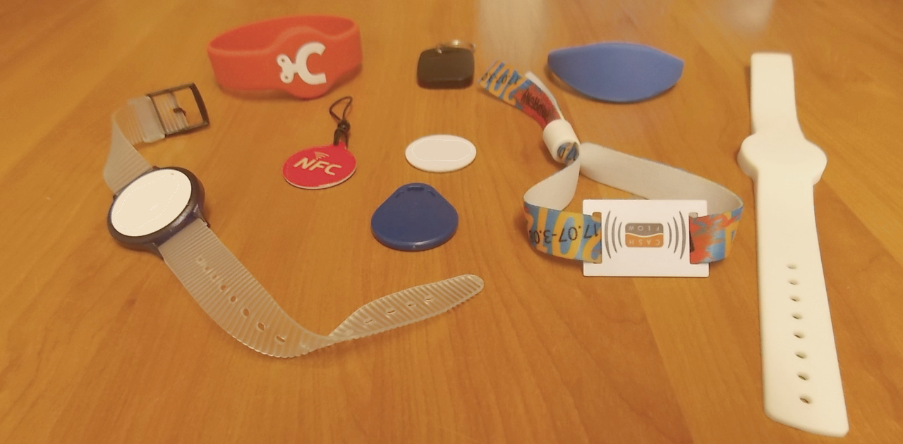 Braccialetti NFC, gadget contactless carte fedeltà